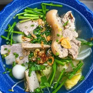 Hình ảnh Hủ tiếu xương đầy đủ