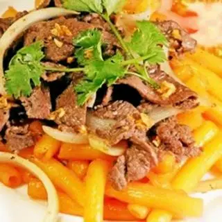 Hình ảnh Nui xào bò đặc biệt