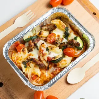 Hình ảnh Mì ống thịt gà sốt cà chua - bí ngòi và phô mai đút lò
