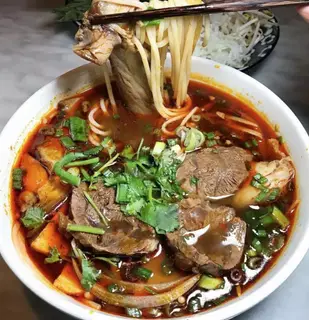 Hình ảnh Bún bò thịt nạm