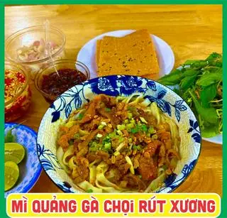 Hình ảnh Mì Quảng gà chọi rút xương