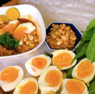 Hình ảnh Bánh tráng phơi sương  chấm muối tắc trứng