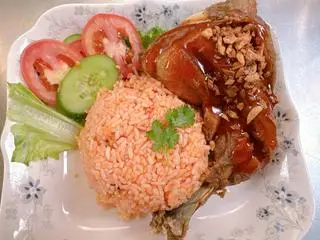 Hình ảnh Cơm gà góc tư mắm tỏi