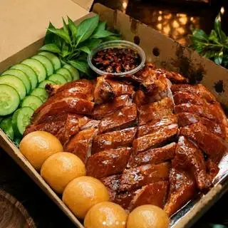 Hình ảnh Hộp giấy - 1 con vịt quay - 6 bánh bao