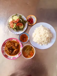 Hình ảnh Cơm gà kho xả