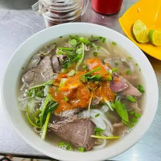 Hình ảnh Bún bò tái nạm gân viên