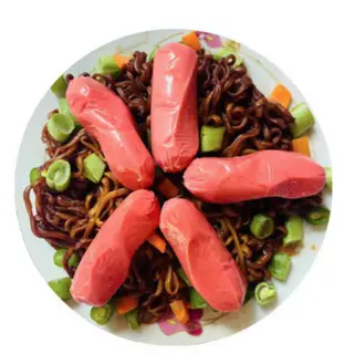 Hình ảnh Mì tương đen xúc xích