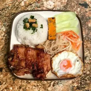 Hình ảnh Cơm sườn cốt lết đặc biệt