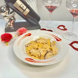 Hình ảnh Mì Ý sốt kem nấm và còi sò điệp