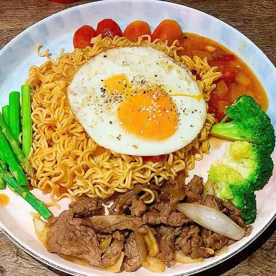 Hình ảnh Cô Yến - Mì Xào Bò, Nui Xào & Bún Gạo - Trần Quang Long
