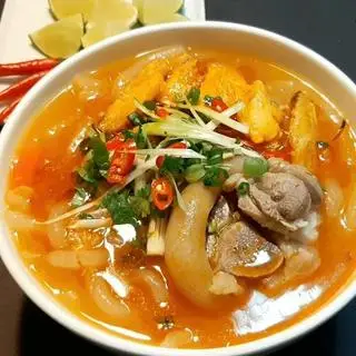 Hình ảnh Bánh canh giò heo - chả cá