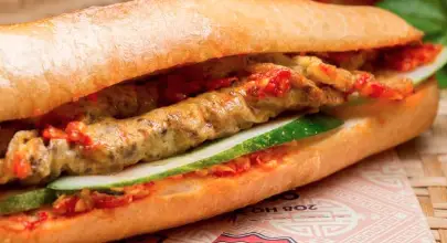 Hình ảnh Bánh mỳ pate trứng chả