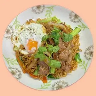 Hình ảnh Mì gói xào bò - trứng