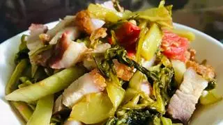 Hình ảnh Cơm heo quay xào cải chua