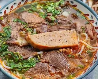 Hình ảnh Bún bò nạm chả