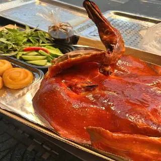 Hình ảnh Vịt quay da giòn nguyên con