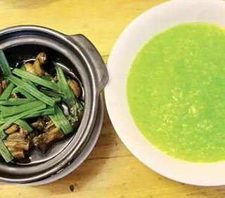 Hình ảnh 1 cháo ếch lá dứa - 2 con ếch vị Singapore