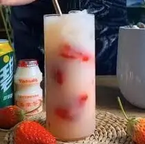 Hình ảnh Hồng trà dâu yakult