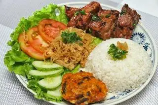 Hình ảnh Cơm tấm sườn bì chả