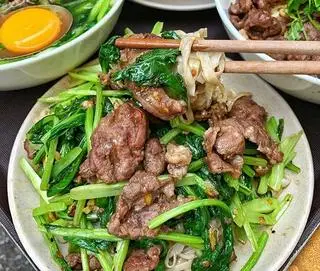 Hình ảnh Phở xào bò rau cải
