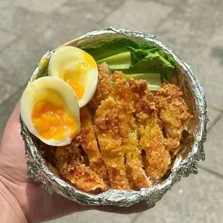 Hình ảnh Mì trộn Indomie - heo chiên xù