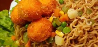 Hình ảnh Mì indomie viên hải sản phô mai