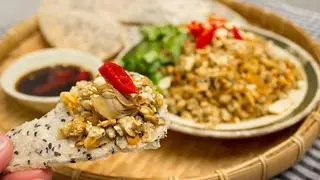 Hình ảnh Hến xúc bánh đa