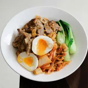 Hình ảnh Mì trộn heo nướng ngũ vị