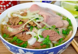 Hình ảnh Bún bò tái nạm gân
