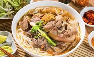 Hình ảnh Bún bò thịt nạm giò