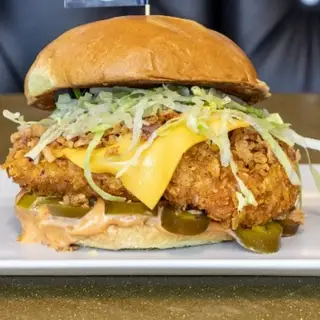 Hình ảnh Burger gà tây chiên siêu cay