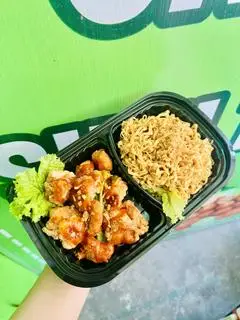 Hình ảnh Mì trộn gà cay