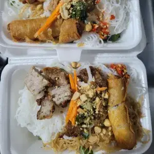 Hình ảnh Combo bún thịt nướng thập cẩm - 1 cuốn chả giò