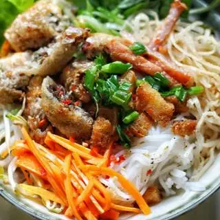 Hình ảnh Bún chả giò - bì