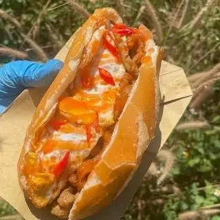 Hình ảnh Bánh mì chả cá trứng