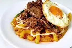 Hình ảnh Nui xào bò ốp la