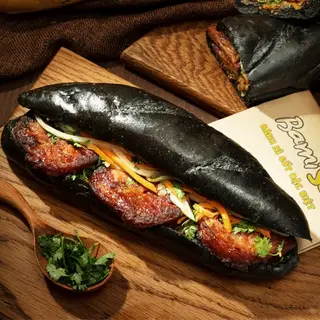 Hình ảnh Bánh mì chả bò đen