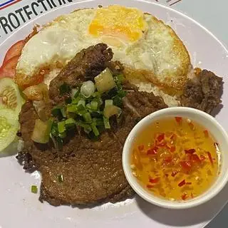 Hình ảnh Cơm tấm Sườn Trứng Ốp la