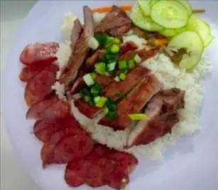 Hình ảnh Cơm tấm sườn - lạp xưởng