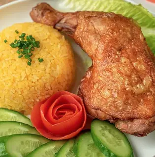 Hình ảnh Cơm gà xối mỡ size lớn 