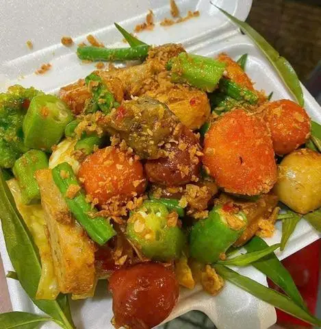 Hình ảnh Ruby - Ăn Vặt Cá Viên, Mì Trộn & Chân Gà Xóc Muối - Hồ Thị Kỷ