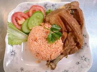 Hình ảnh Cơm gà góc tư xối mỡ