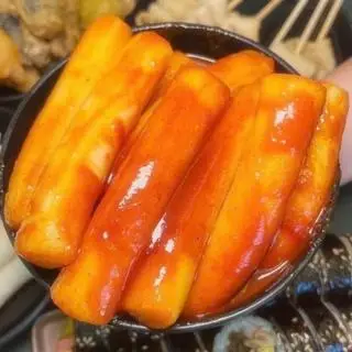 Hình ảnh Tokbokki truyền thống sốt ngọt