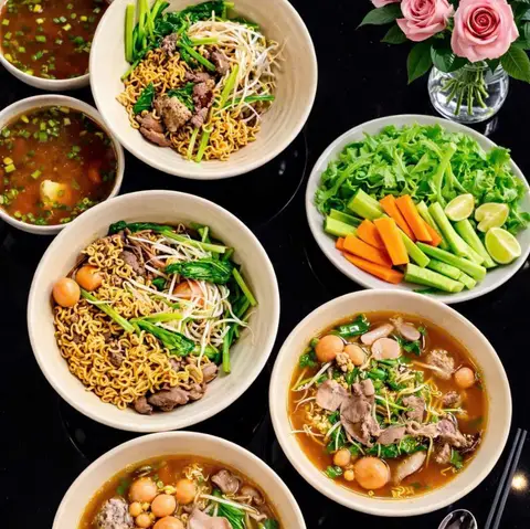 Hình ảnh Mì Thái Chua Cay - Trần Nhật Duật