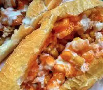Hình ảnh Bánh mì xúc xích ngô