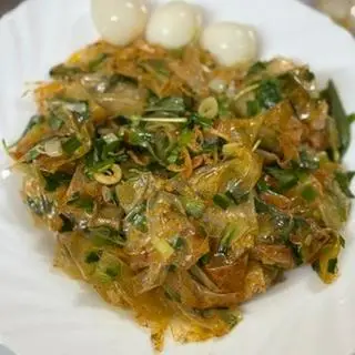 Hình ảnh Bánh tráng dẻo trộn sa tế hành phi