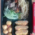 Hình ảnh Combo mỳ tương đen với trứng cuộn và nước ngọt