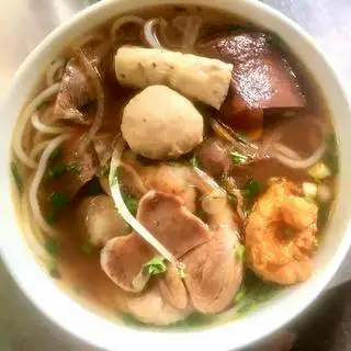 Hình ảnh Bún Bò Huế Bát Đầy Đủ