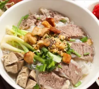 Hình ảnh Hủ tiếu mì gói thịt + bò viên + tim