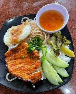 Hình ảnh Cơm sườn bì trứng